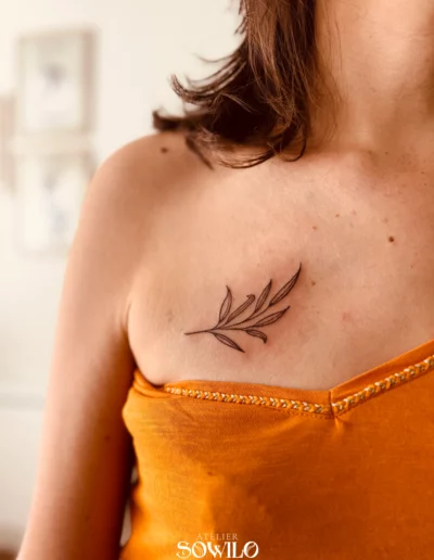 tatouage fin delicat feuille olivier plante fleur tattoo gorges