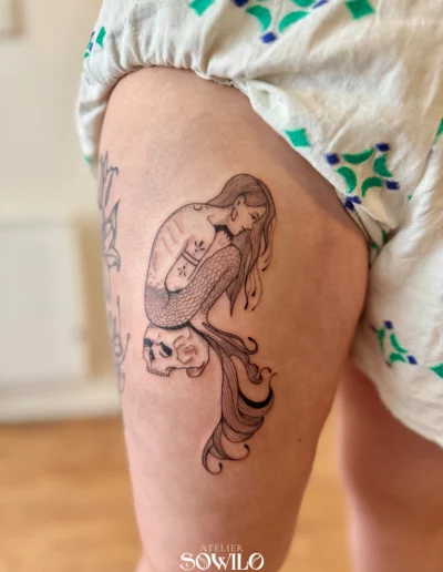 tatouage sirene style gravure tete de mort tatouage clisson atelier sowilo