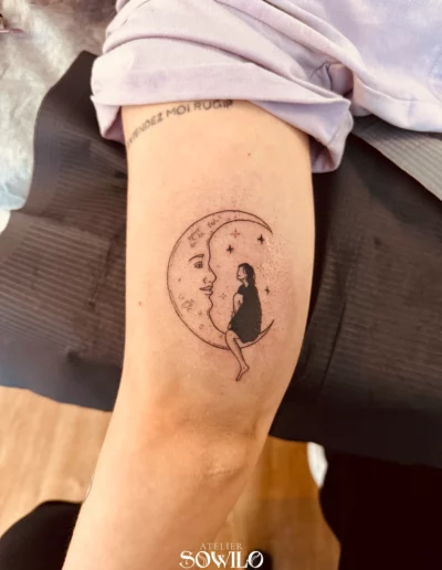 tattoo lune moon ligne fine delicat tatouage clisson