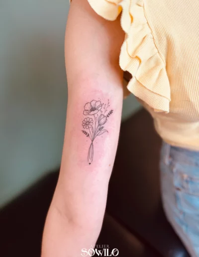 tatouage-bouquet-naissance-la-roche-sur-yon