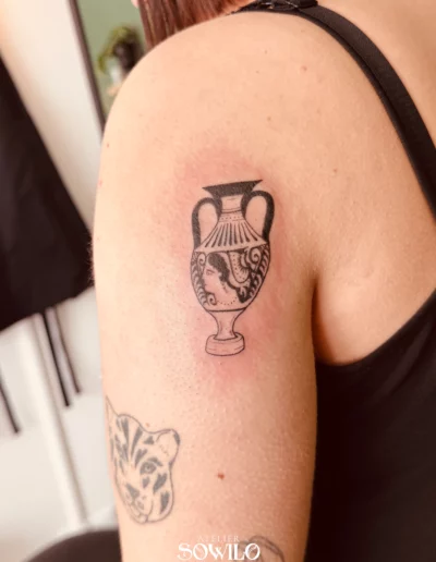 tatouage-vase-grec-mythologie-sowilo