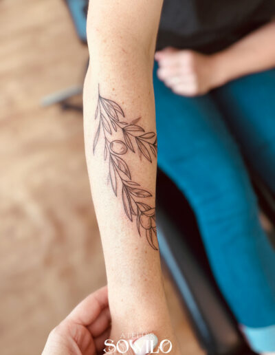 tatouage-atelier-sowilo-branche-olivier-trait-fin