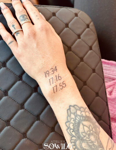tatouage-heure-de-naissance-reze-trait-fin