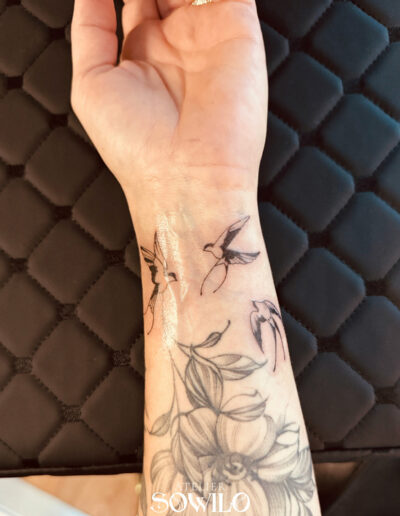 tatouage-hirondelle-nantes-salon-specialiste-trait-fin