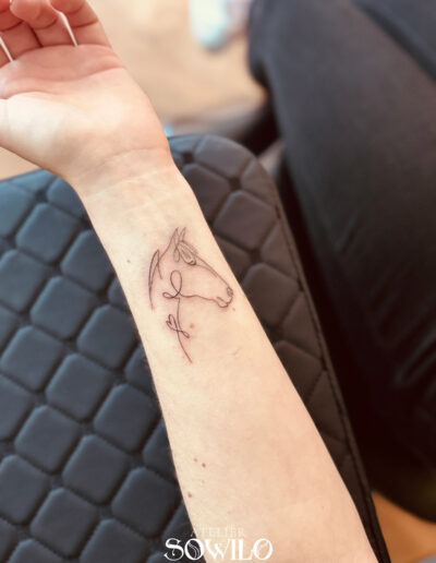 tatouage-hommage-cheval-atelier-sowilo-cugand-montaigu