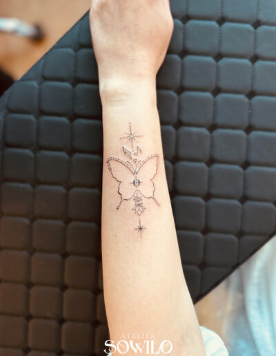 tatouage-trait-fin-atelier-sowilo-a-chateau-thebaud-loire-atlantique