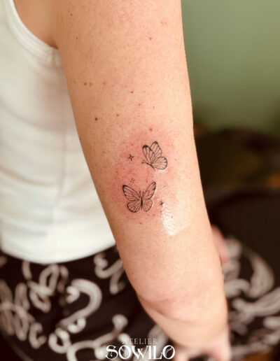 tatouage-trait-fin-papillon-vendee-montaigu-cugand-atelier-sowilo